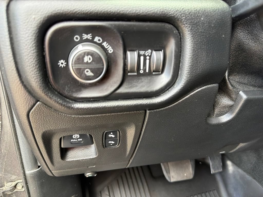 2019 RAM 1500 Big Horn/Lone Star Crew Cab 4x4 5'7" Box