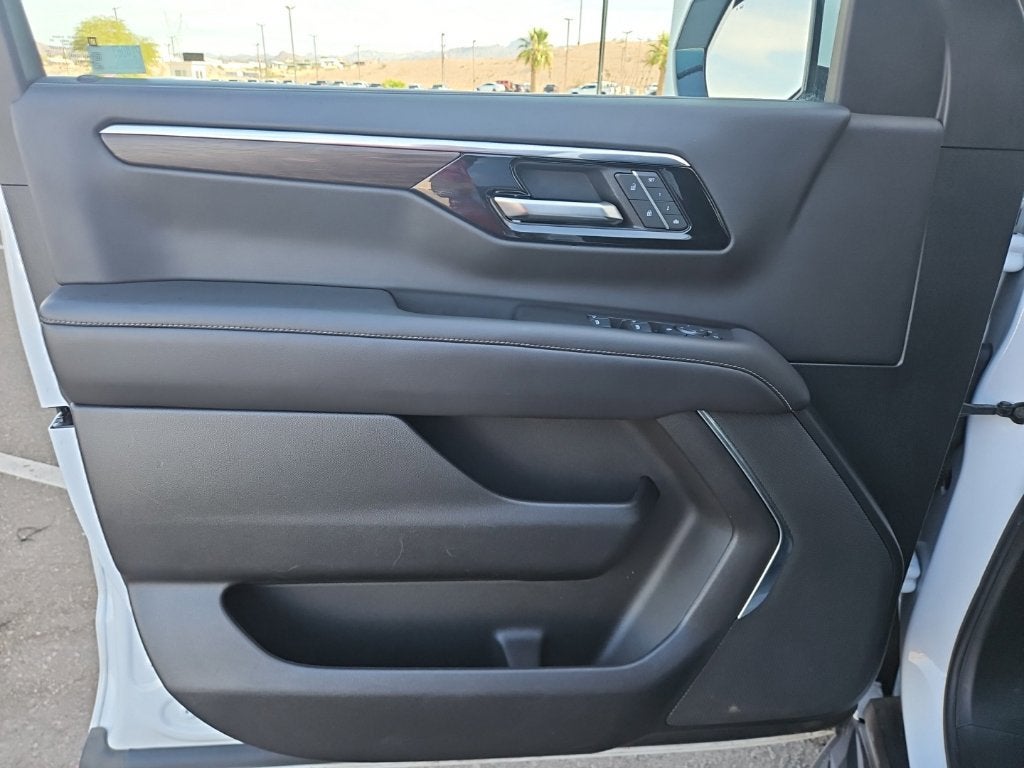 2025 Chevrolet Suburban LT