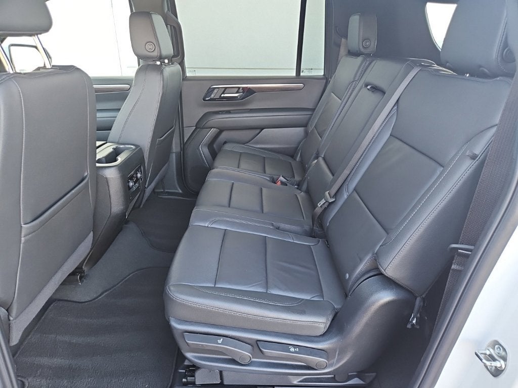 2025 Chevrolet Suburban LT