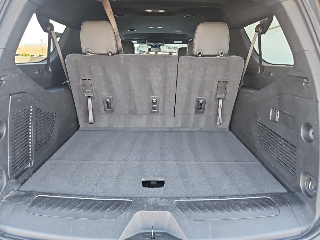 2025 Chevrolet Suburban LT