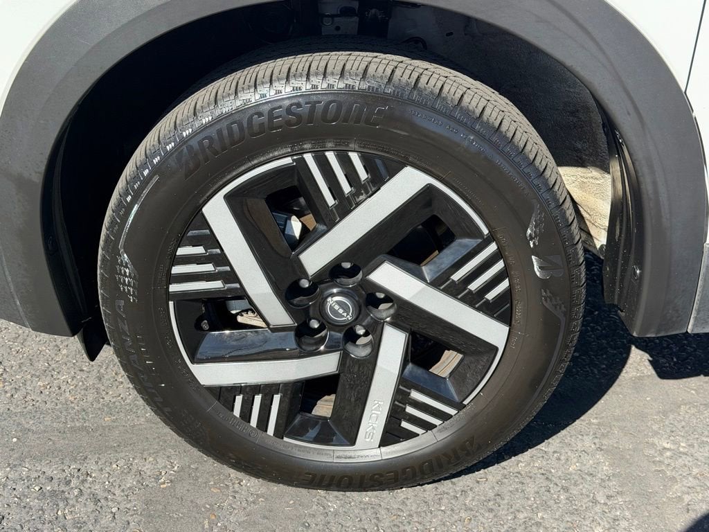 2025 Nissan Kicks SV