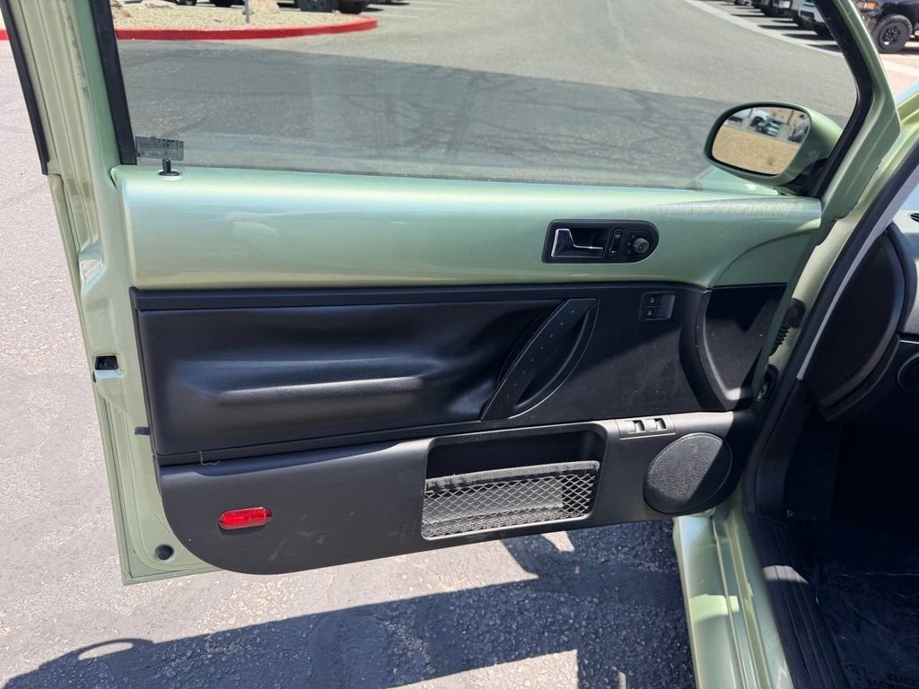 2009 Volkswagen New Beetle Coupe S