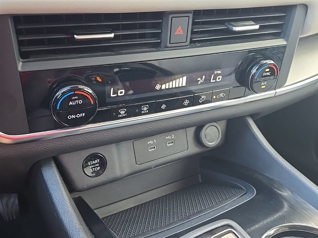 2025 Nissan Rogue SV