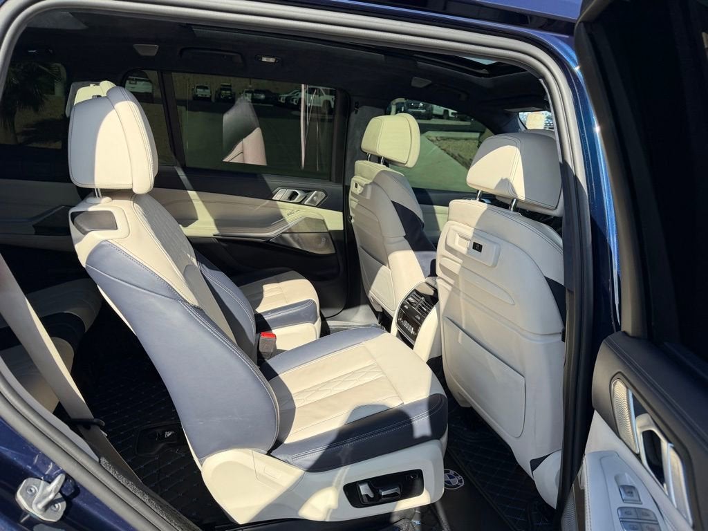 2021 BMW X7 M50i
