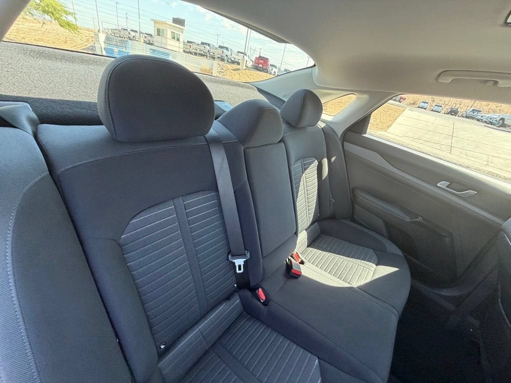 2025 Kia K5 LXS